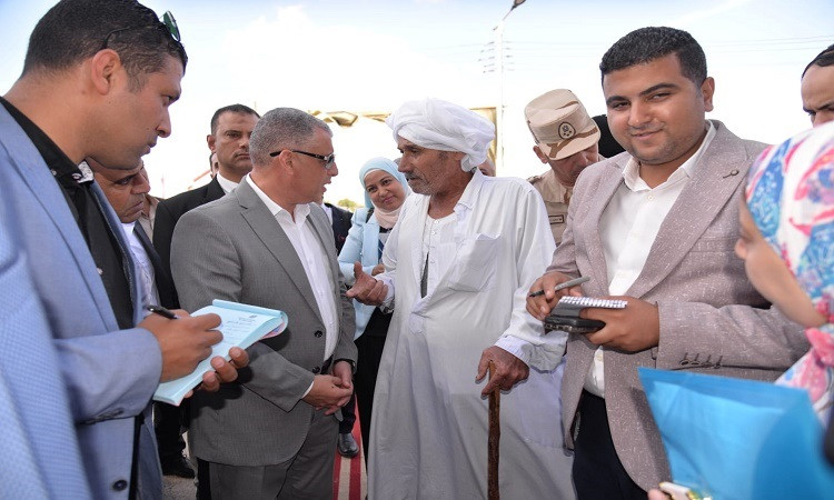 محافظ الإسماعيلية يتفقد مجمع الخدمات الحكومية بقرية التقدم