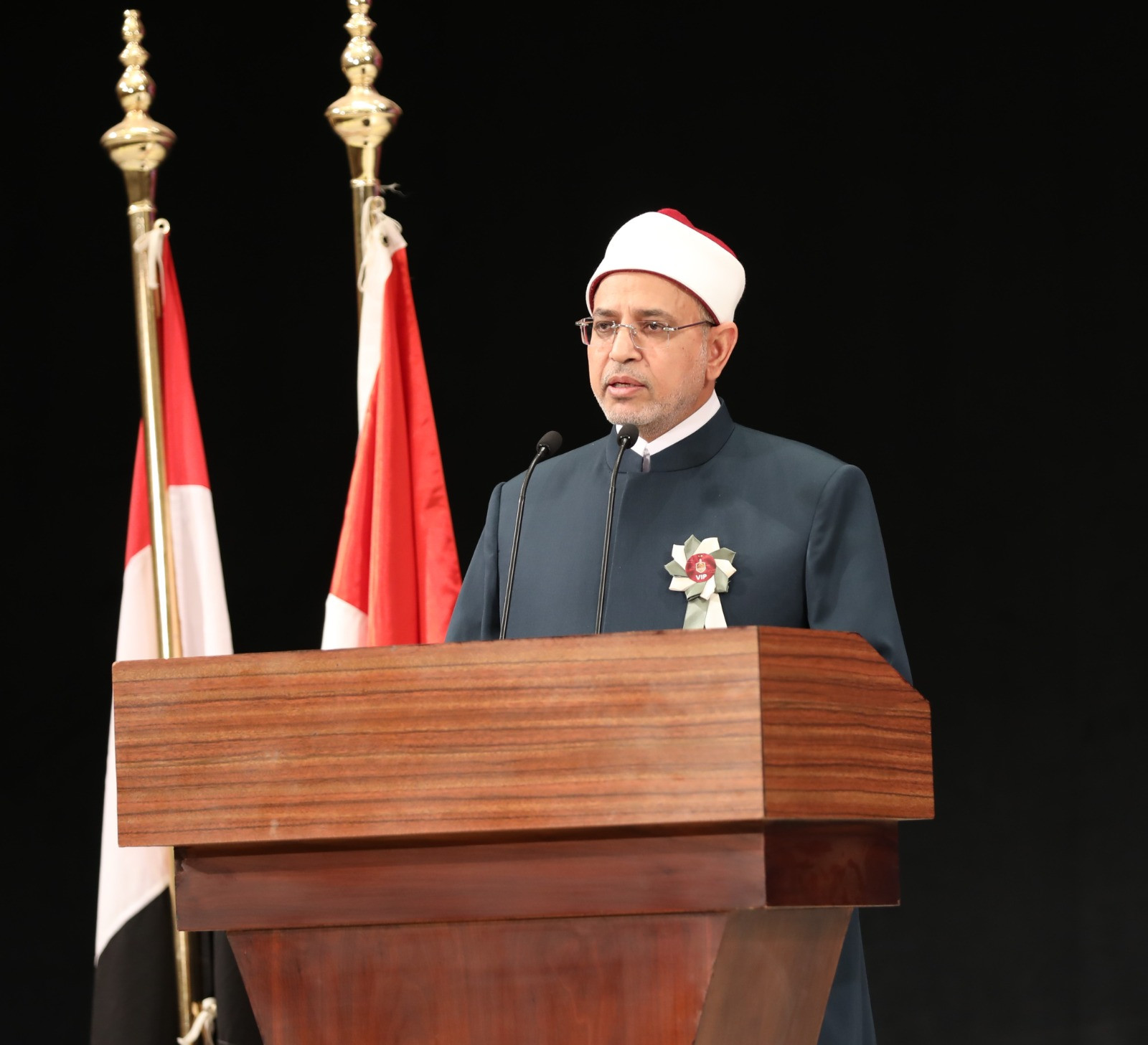 رئيس جامعة الأزهر يكرم الخريجين الإندونيسيين