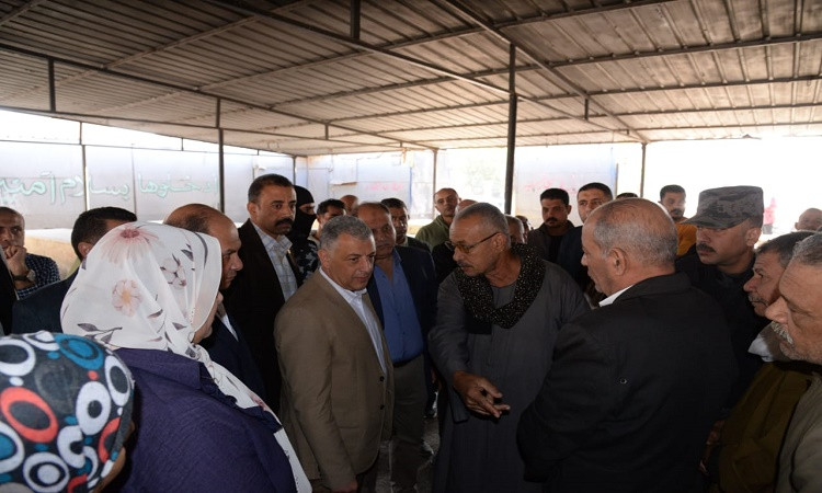 محافظ الإسماعيلية يتفقد سوق السلام النموذجي بحي ثانٍ