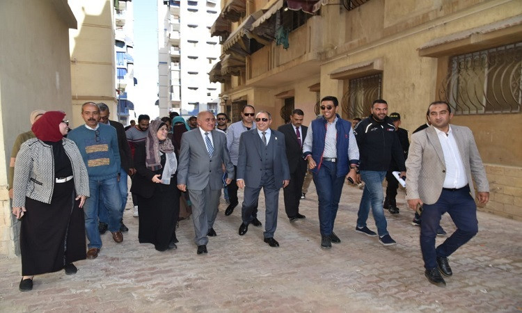 محافظ بورسعيد ورئيس تعمير سيناء يتفقدان مشروع تطوير شارع عزمي والعبور