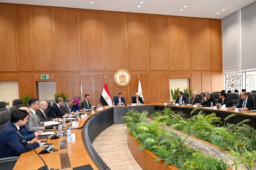 وزيرا الإسكان والتعليم العالي