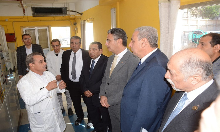 وزيرالتموين والمحافظ يتفقدان عددًامن المشروعات الإنتاجية والمنشآت التم