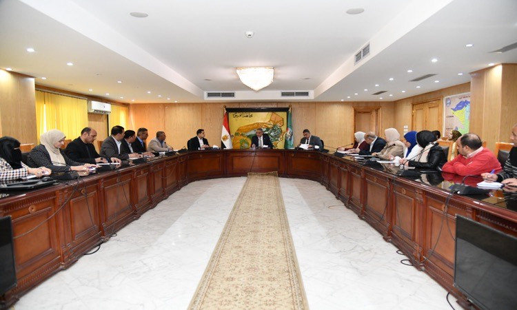 محافظ الفيوم يوجه بتسريع وتيرة العمل في ملفات التصالح وتقنين الأراضي