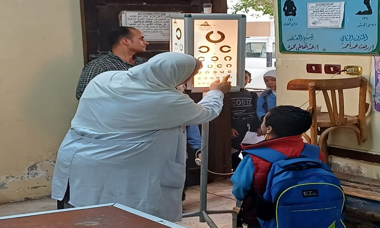 جامعة بنها تنظم قوافل طبية متخصصة في أمراض العيون بالخصوص