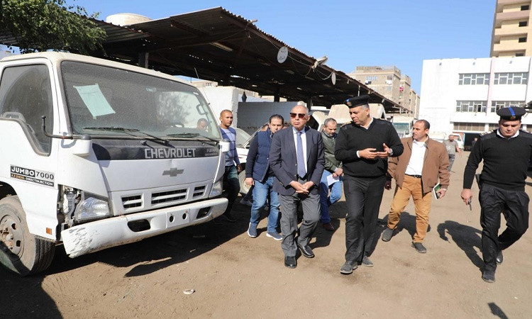 محافظ المنيا يتفقد مركز الصيانة وجراج معدات الطرق والسوق الحضاري