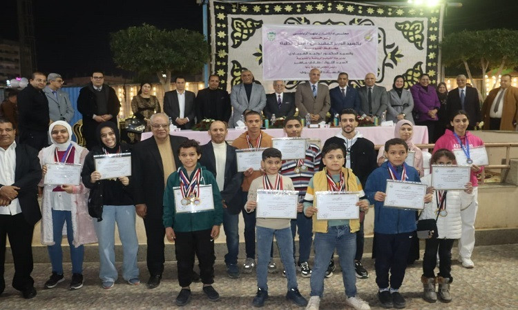 محافظ القليوبية يكرم أبطال السباحة والخماسي والكونغ فو بأندية بنها وطو