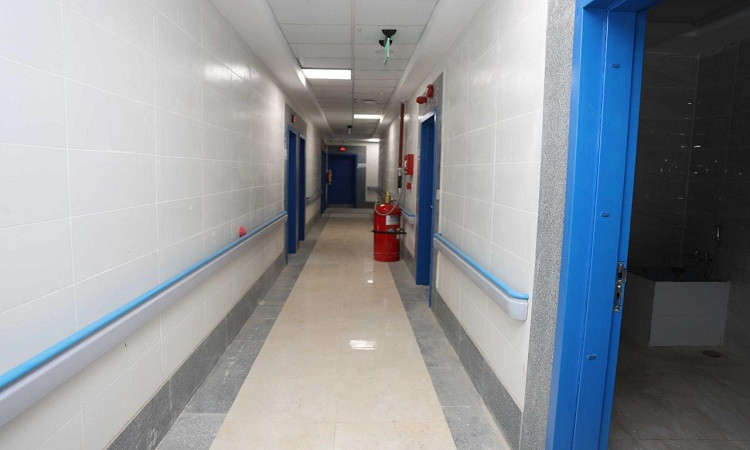 محافظ المنيا يتفقد مركز طب الأسرة بقرية الأشمونين لافتتاحه قريبًا