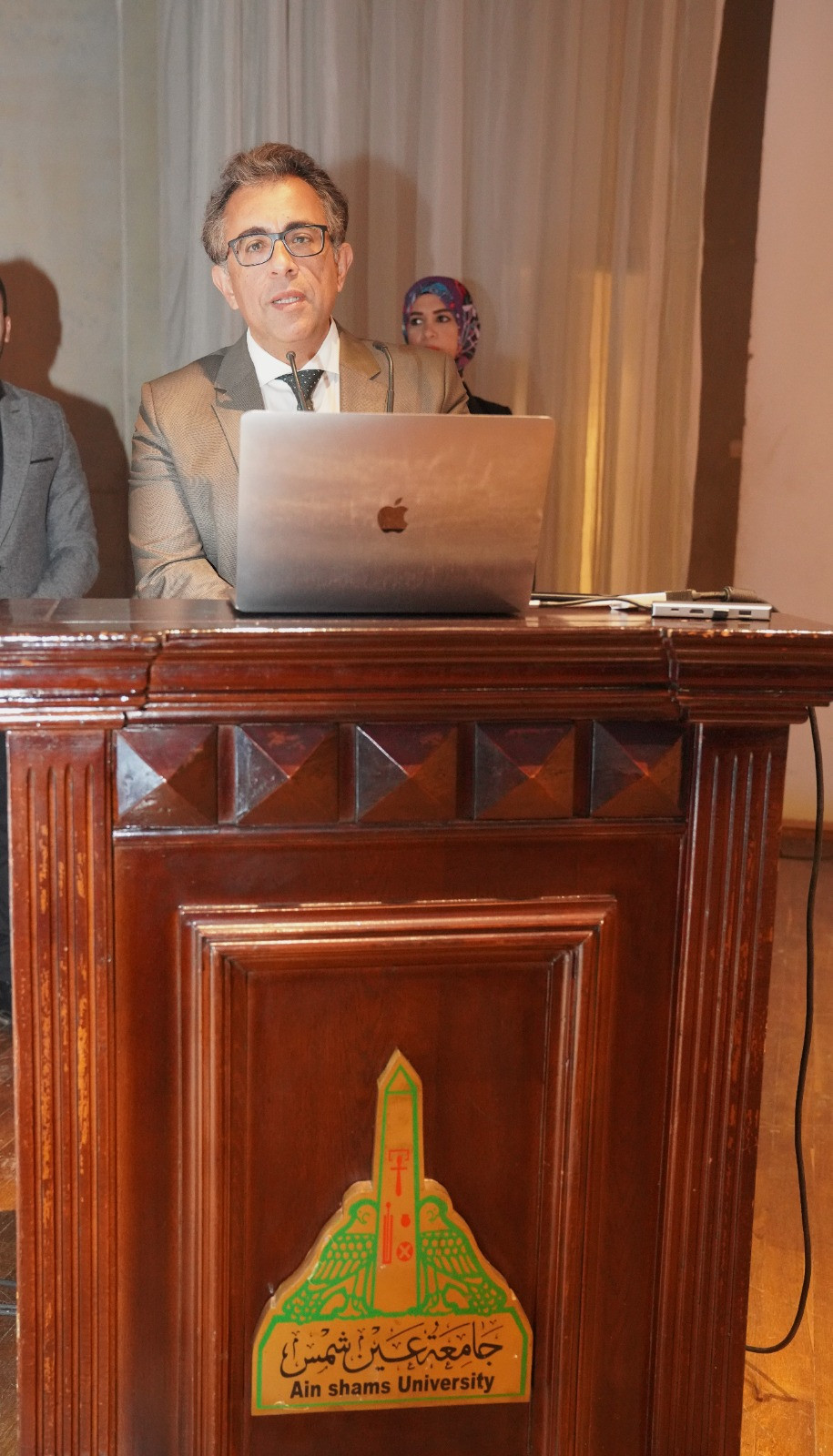 طب الأسنان بعيد شمس