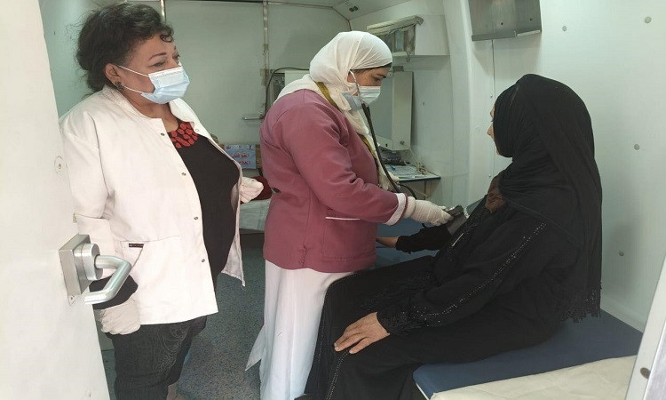 تقديم 1333 خدمة صحية خلال قافلة طبية مجانية بقرية ابو قلته بملوي
