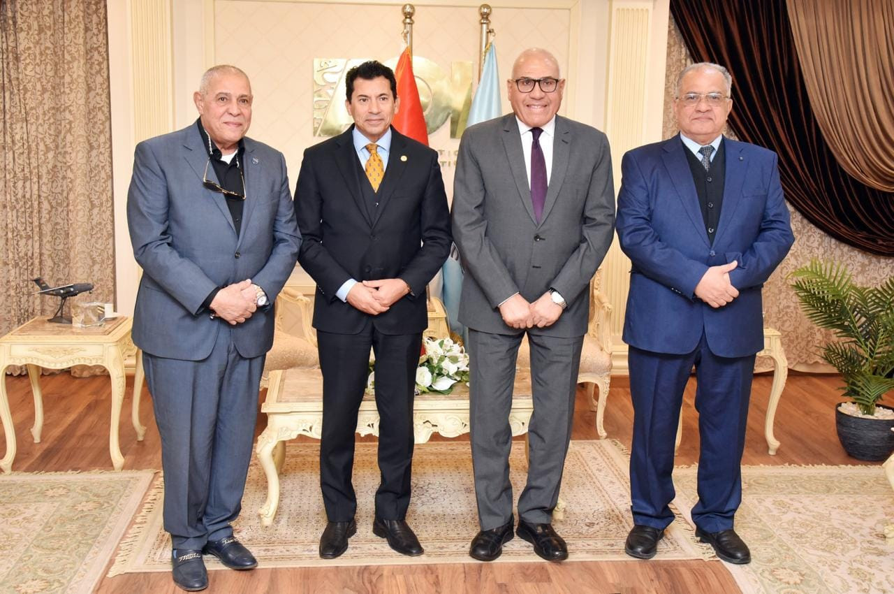 رئيس الهيئة العربية للتصنيع ووزير الشباب