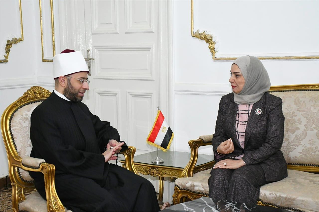 وزير الاوقاف وسفيرة البحرين
