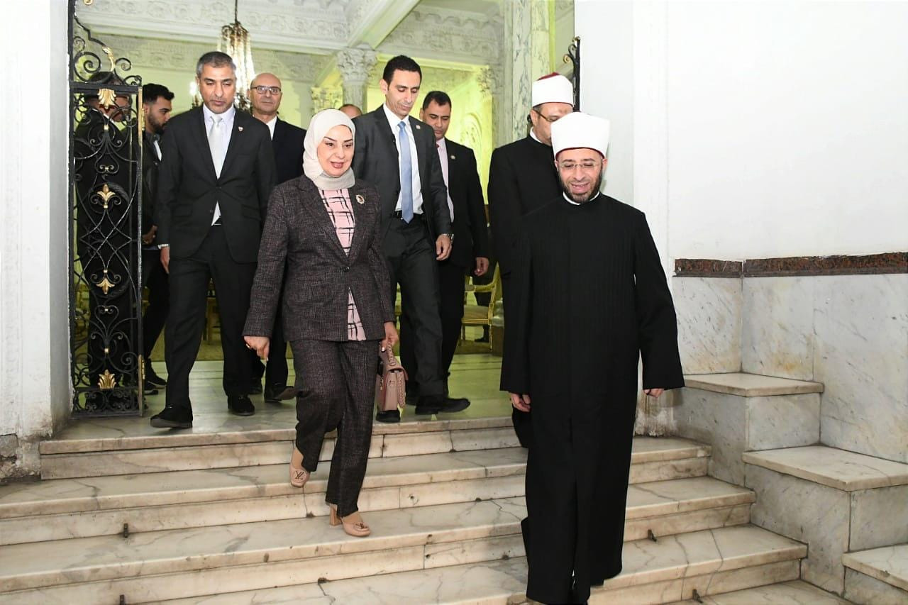 وزير الاوقاف وسفيرة البحرين