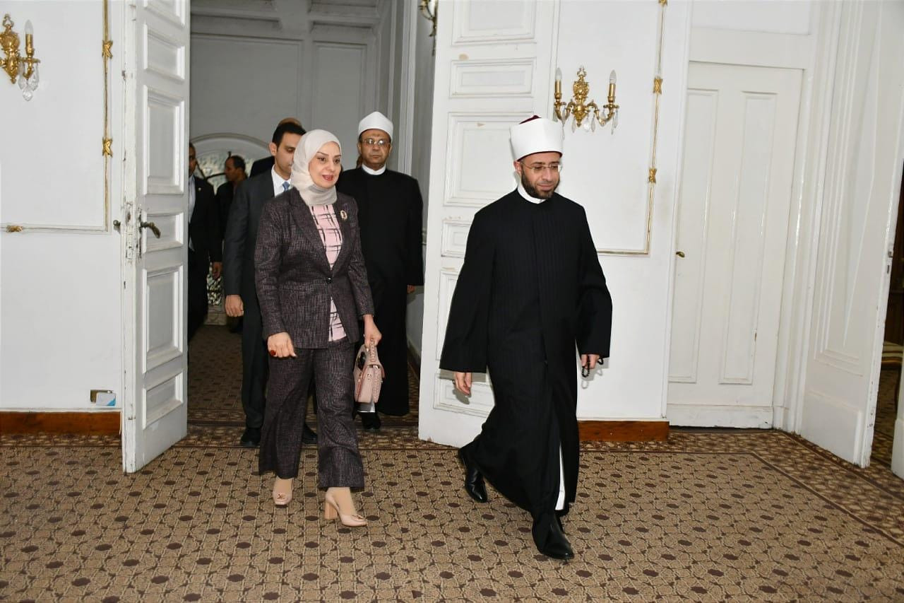 وزير الاوقاف وسفيرة البحرين