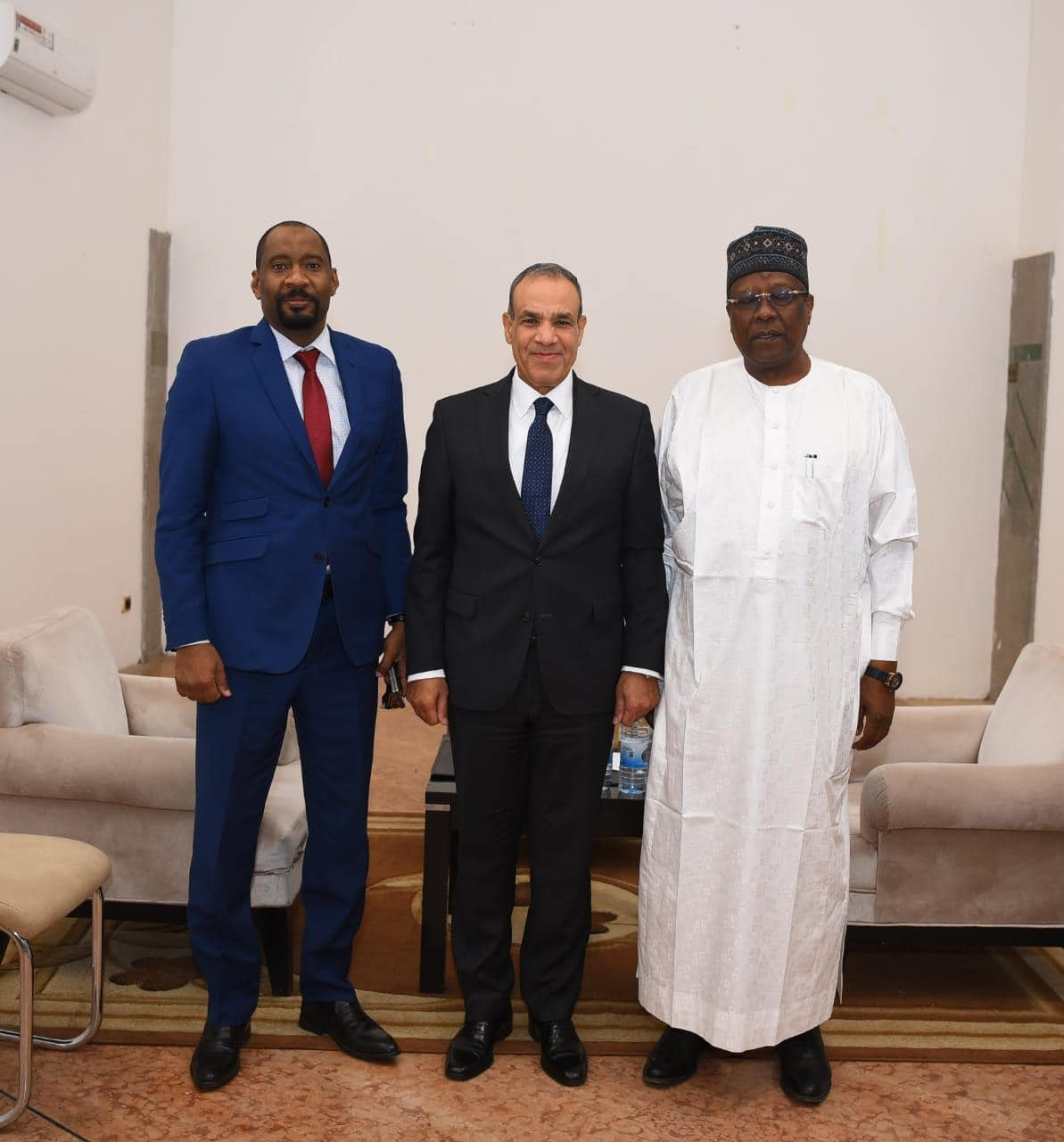 وزير الخارجية