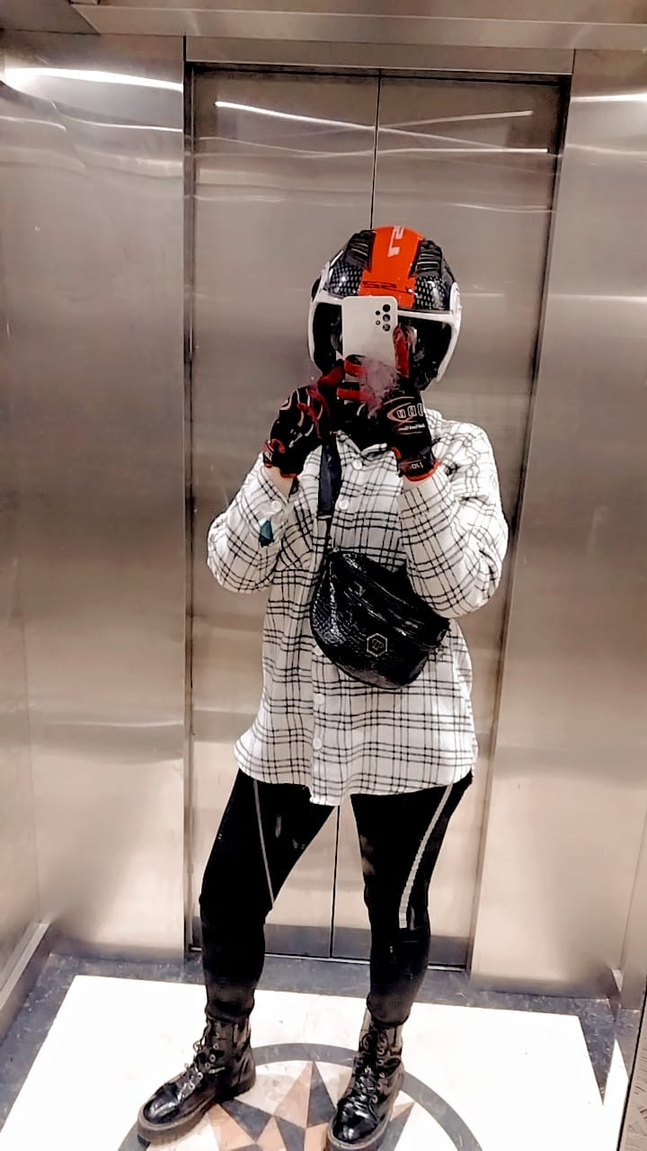 فتاة الديلفري