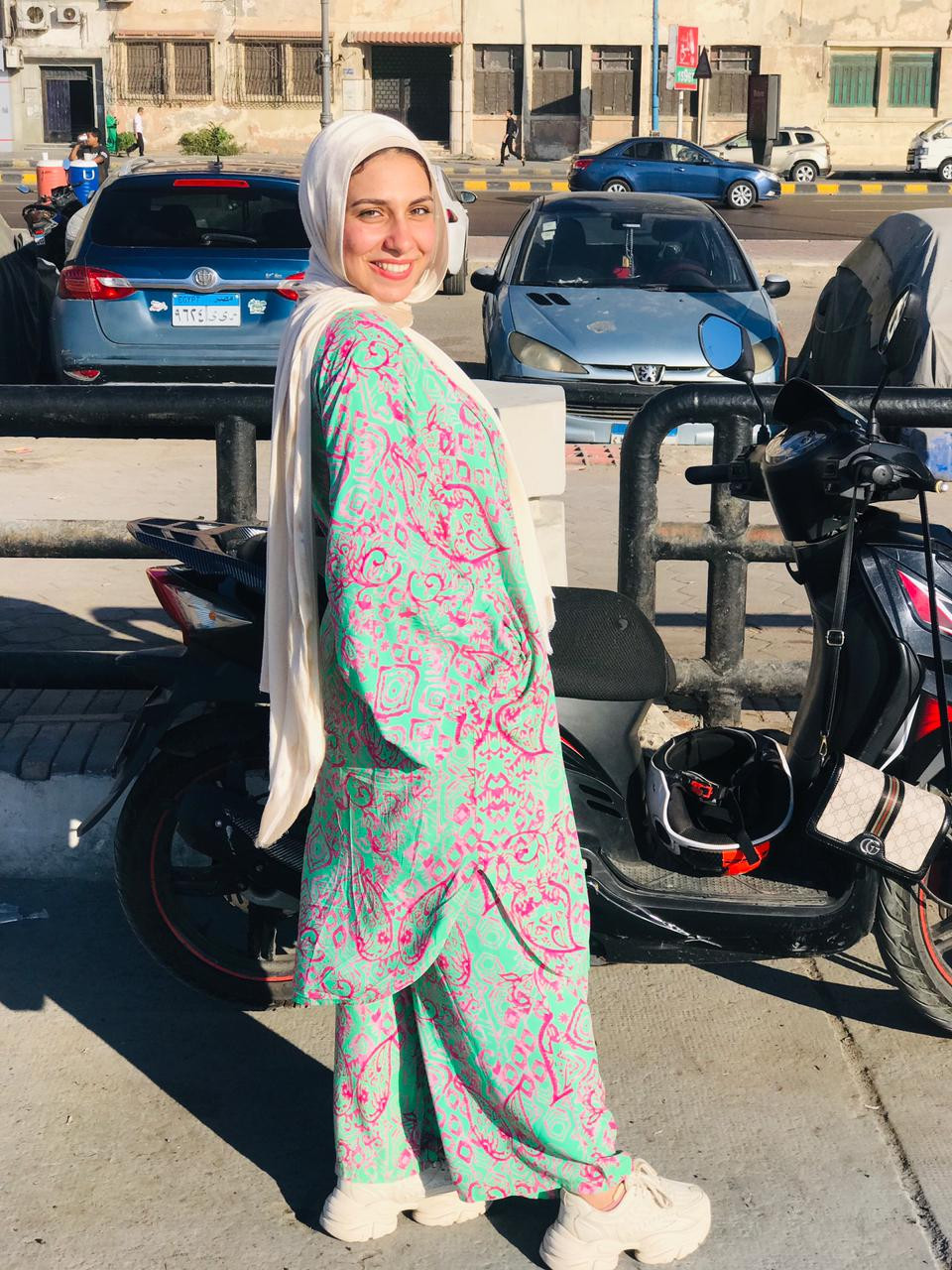 فتاة الديلفري