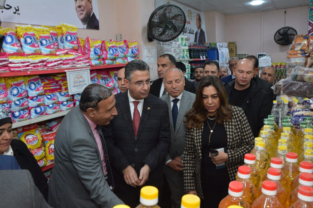 وزيرا التموين والتنمية المحلية ومحافظ القاهرة