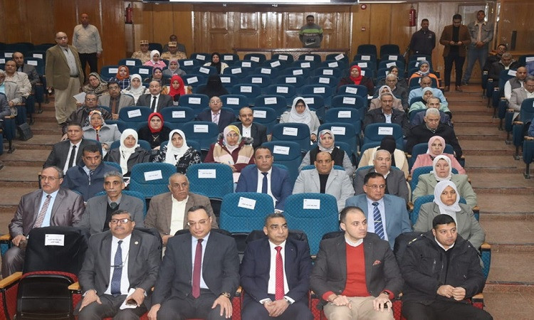 محافظ القليوبية يناقش المشروعات الجاري تنفيذها بكافة القطاعات