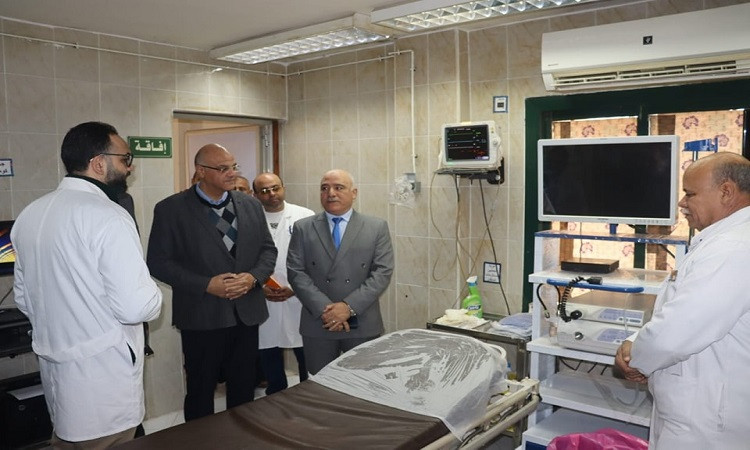 محافظ القليوبية يتفقد وحدة مناظير الجهاز الهضمي بمستشفى حميات بنها