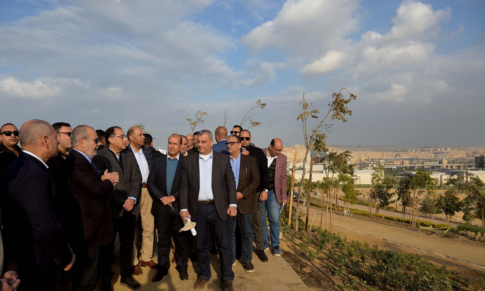 رئيس الوزراء يتابع الموقف التنفيذي لمشروع حدائق 