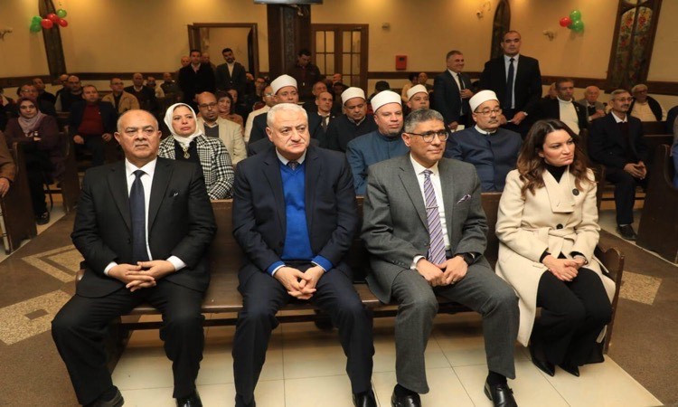 محافظ الجيزة يزور الكنيسة الإنجيلية ويهنئ &nbsp;الأخوة الاقباط بعيد الميلاد
