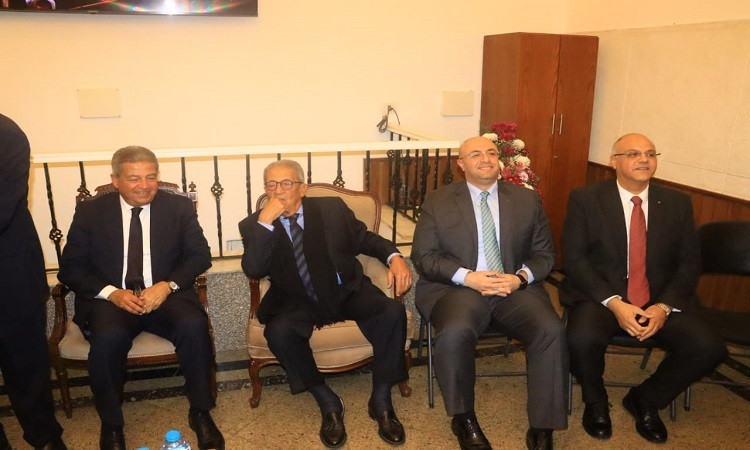 محافظ القليوبية يشهد قداس عيد الميلاد بالكنيسة الإنجيلية بقصر الدوبارة