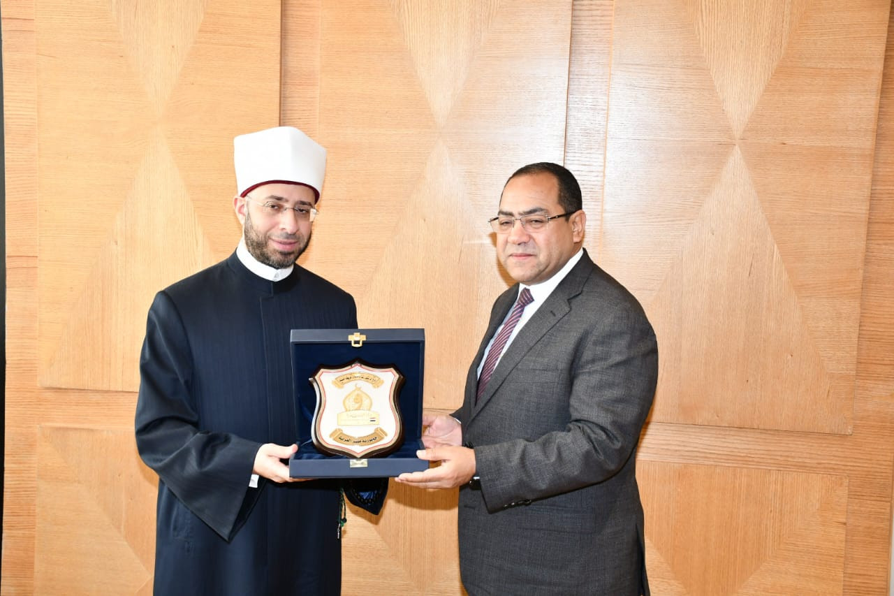 وزير الأوقاف ورئيس التنظيم والإدارة