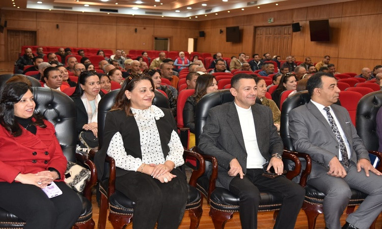 حافظ بورسعيد يلتقي الإخوة المسيحيين بالديوان العام لتهنئتهم بعيد الميل