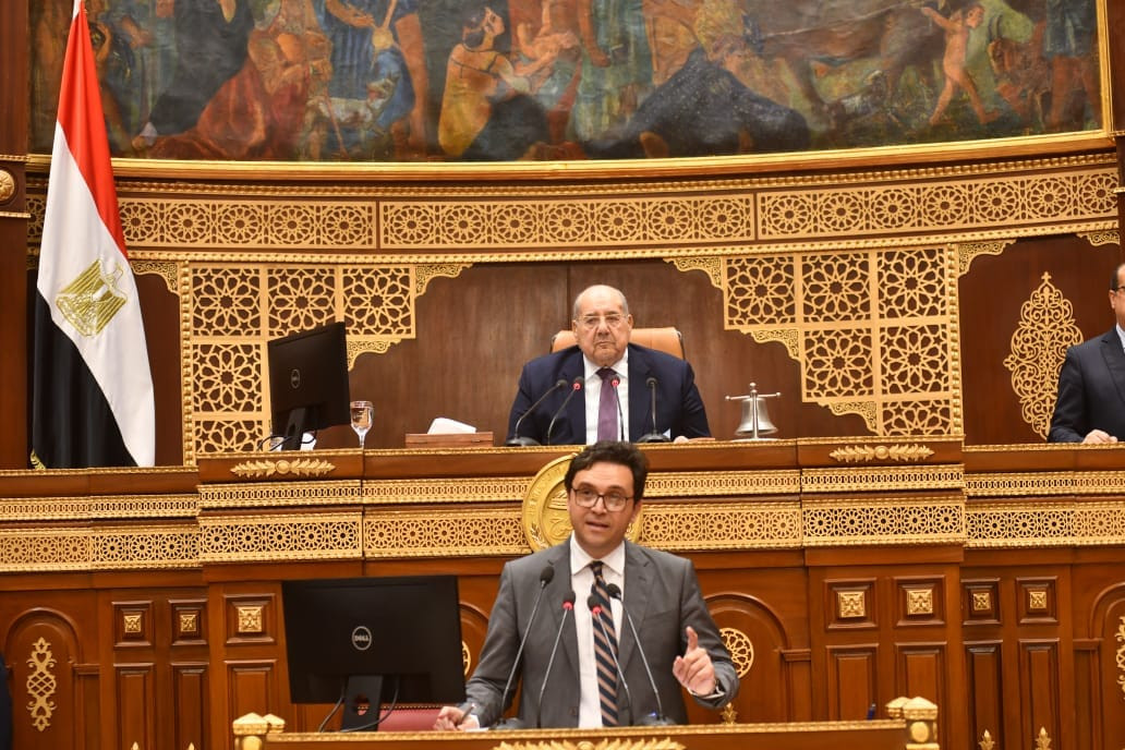 وزير الثقافة أمام الشيوخ