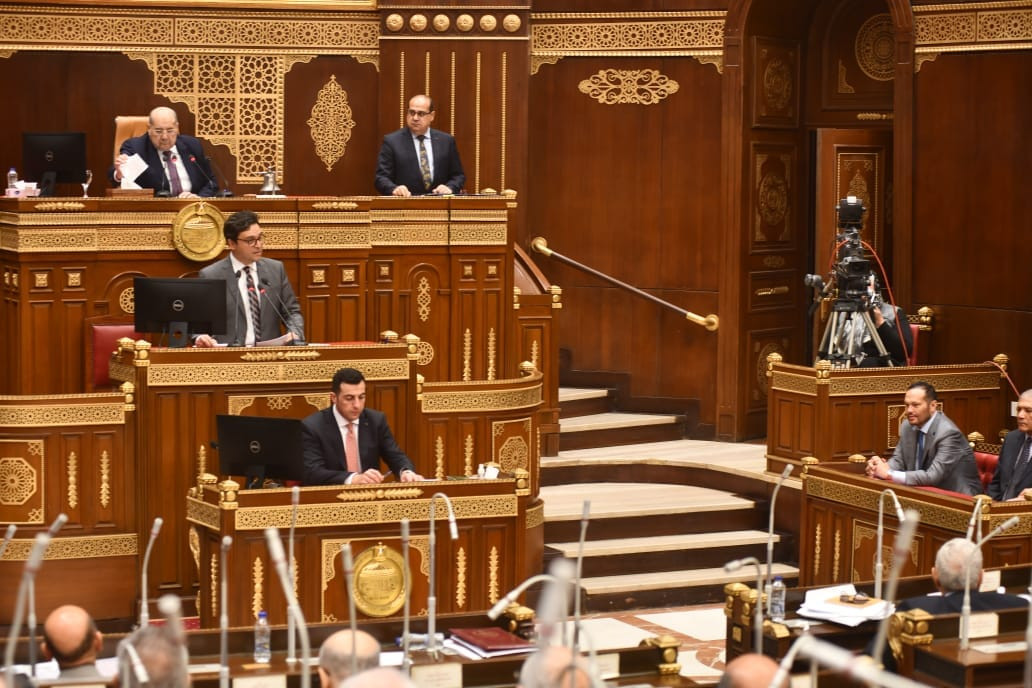 وزير الثقافة أمام الشيوخ