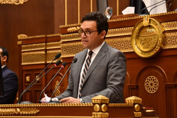 وزير الثقافة أمام الشيوخ