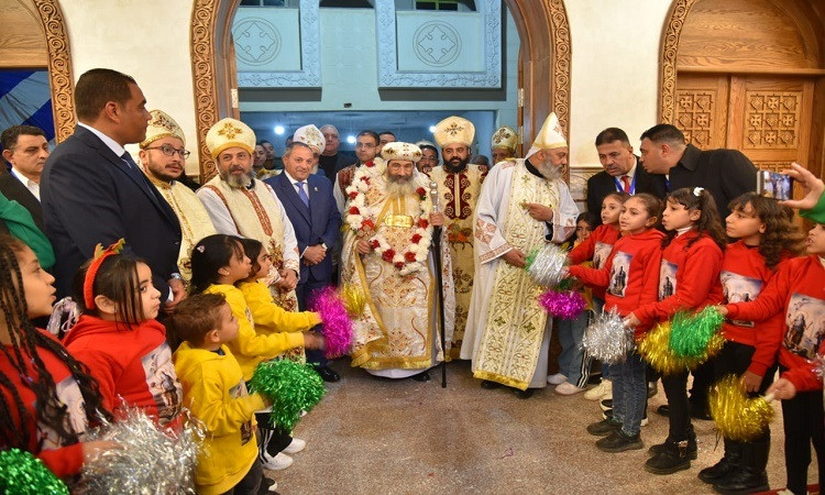 محافظ بورسعيد ونيافة الأنبا تادرس يفتتحان 