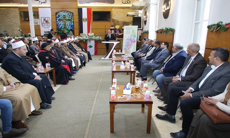 محافظ بني سويف يهنئ قيادات وأبناء الطوائف المسيحية بعيد الميلاد المجيد