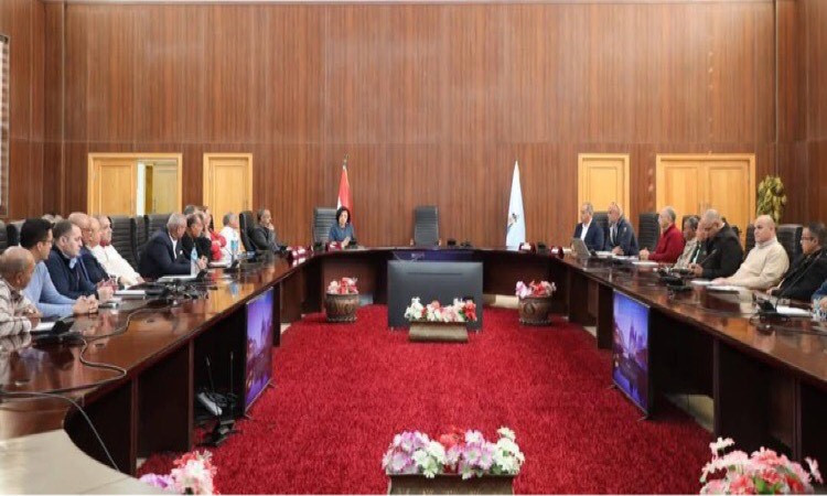 نائب محافظ البحر الأحمر تعقد اجتماعًا لبحث سبل الحفاظ على البيئة بالغر