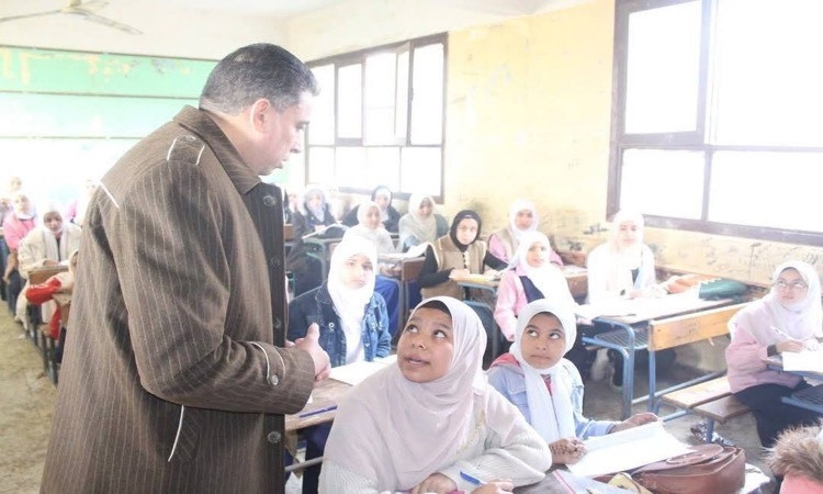 محافظ الجيزة يوجه بضرورة توفير بيئة مناسبة للطلاب أثناء أداء الامتحانا