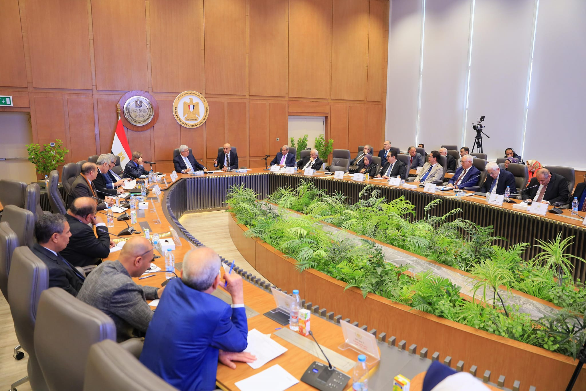 خالد عبد الغفار وأيمن عاشور