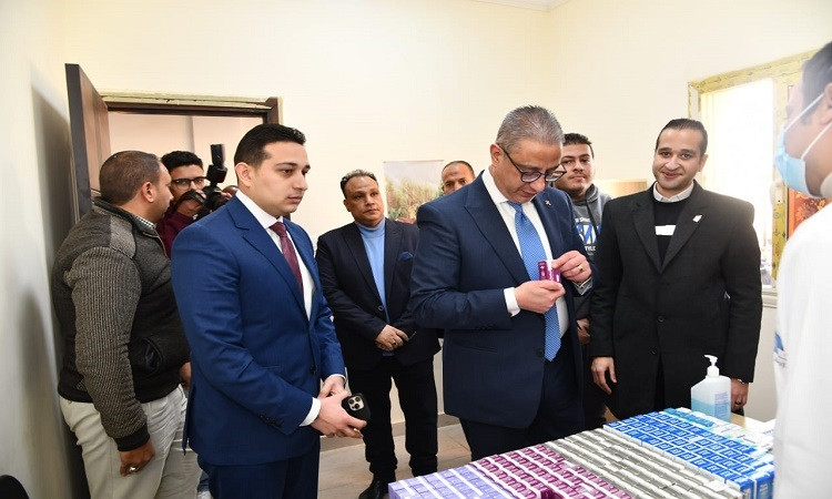 محافظ الفيوم يتفقد أعمال القافلة الطبية المجانية الشاملة بقرية النزلة&lrm;