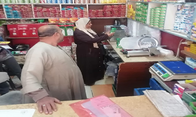 تحرير٢٣٢مخالفة تموينية وضبط٢٣١عبوة لسلع غذائية منتهية الصلاحية بالإسما