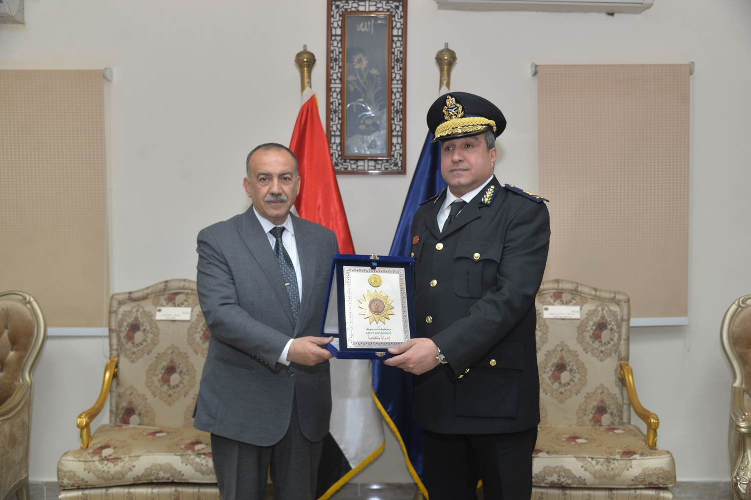 محافظ أسيوط  ومدير الأمن