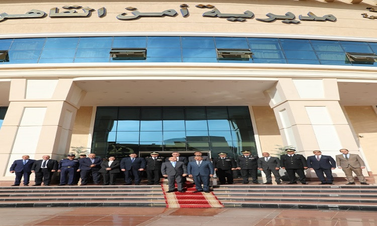 محافظ القاهرة يزور مديرية أمن القاهرة للتهنئة بعيد الشرطة