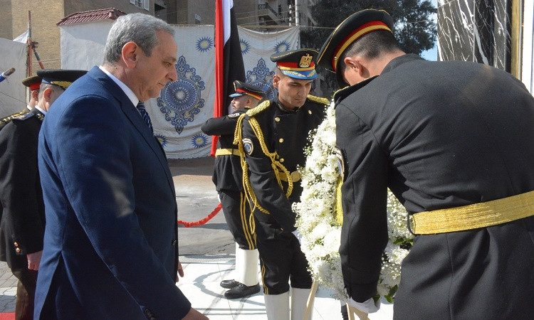 محافظ الغربية يضع إكليل الزهور على النصب التذكاري لشهداء الشرطة