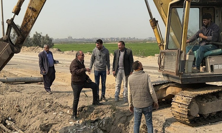 رئيسا مدينتي الخانكة وطوخ يتفقدا أعمال تركيب الإنترلوك بشوارع المدن