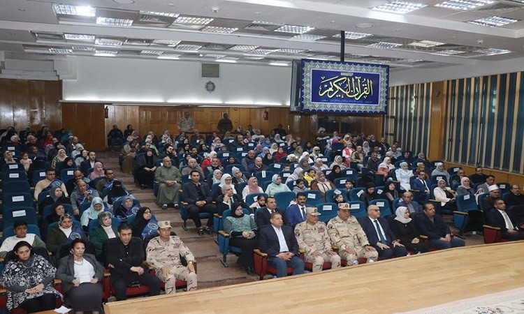 محافظ القليوبية يكرم أسر الشهداء ومصابي العمليات الحربية