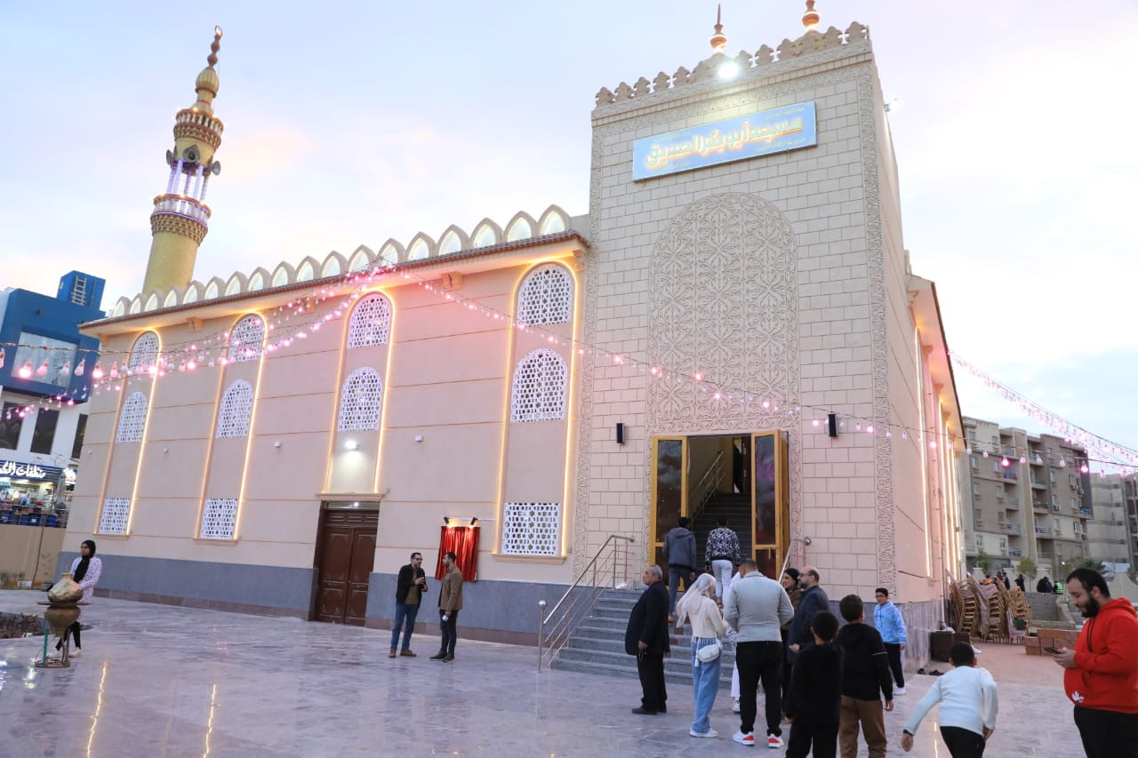 محافظ الجيزة يفتتح مسجد ابو بكر الصديق بحدائق اكتوبر