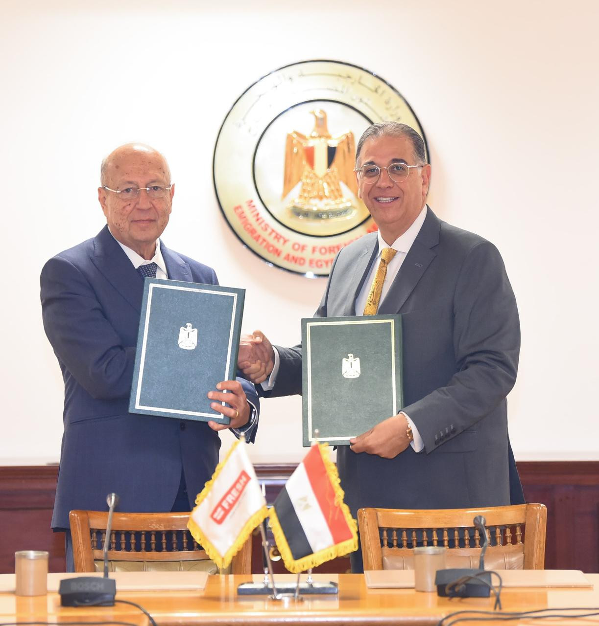 توقيع بروتوكول بين مساعد وزير الخارجية ورئيس شركة فريش