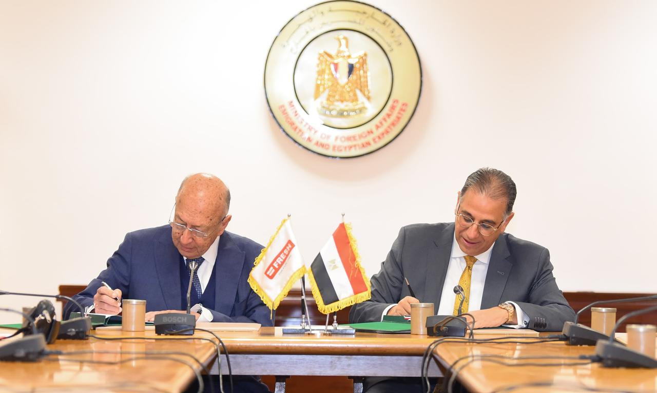 توقيع بروتوكول بين مساعد وزير الخارجية ورئيس شركة فريش