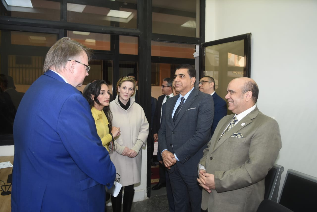 العدل تفتتح مكاتب المساعدة القانونية