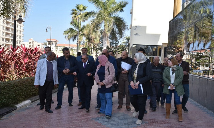 محافظ بورسعيد يتفقد مبنى مجمع المصالح بالديوان العام