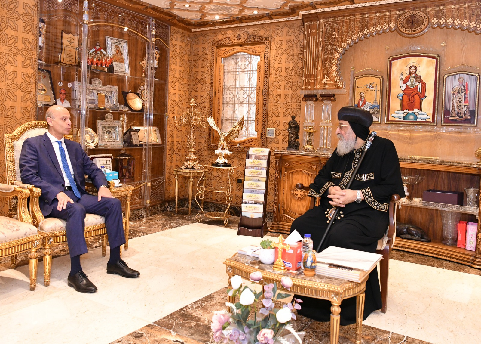 البابا تواضروس يستقبل مجموعة من السفراء والدبلوماسيين بالمقر البابوي