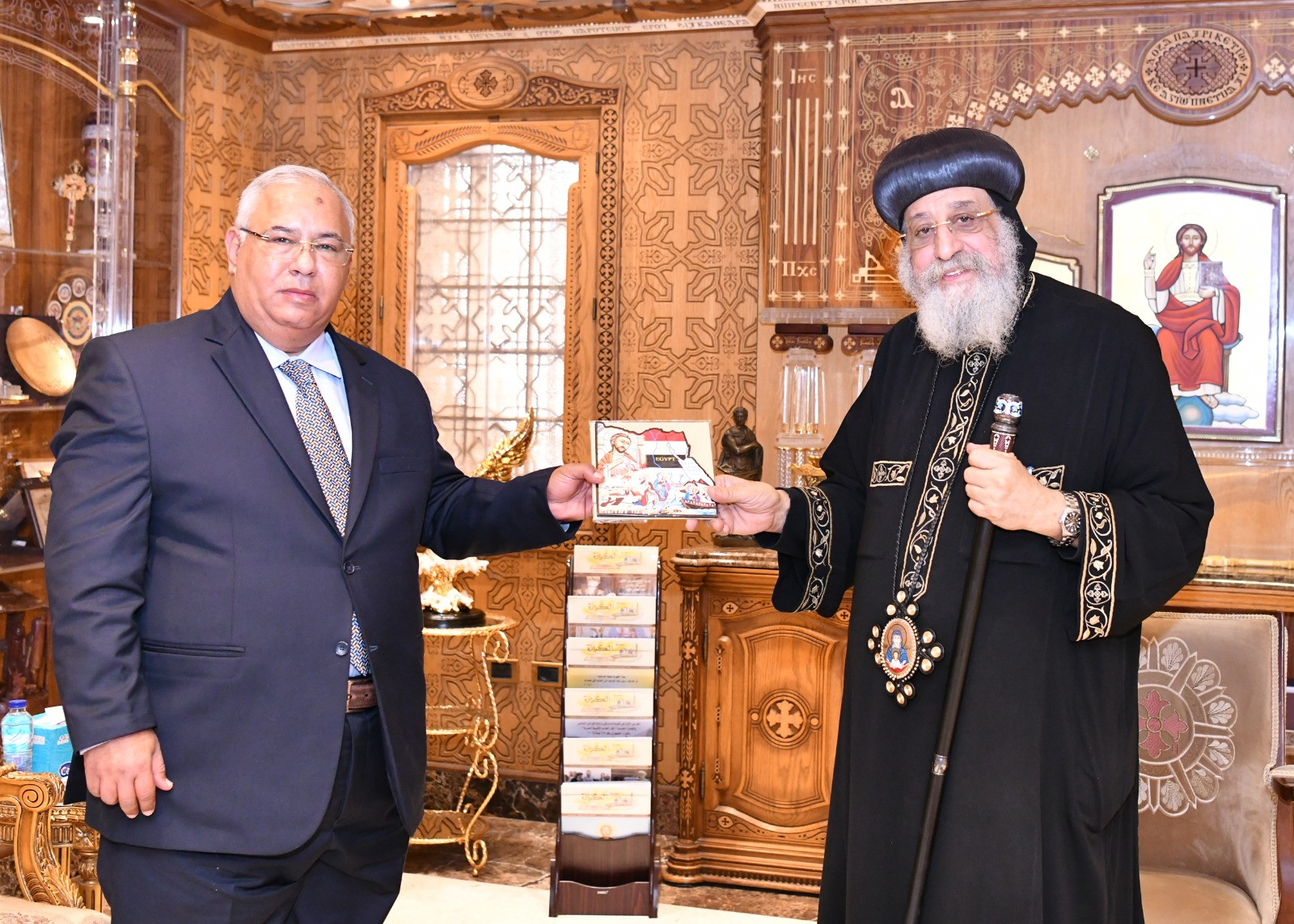 البابا تواضروس يستقبل مجموعة من السفراء والدبلوماسيين بالمقر البابوي